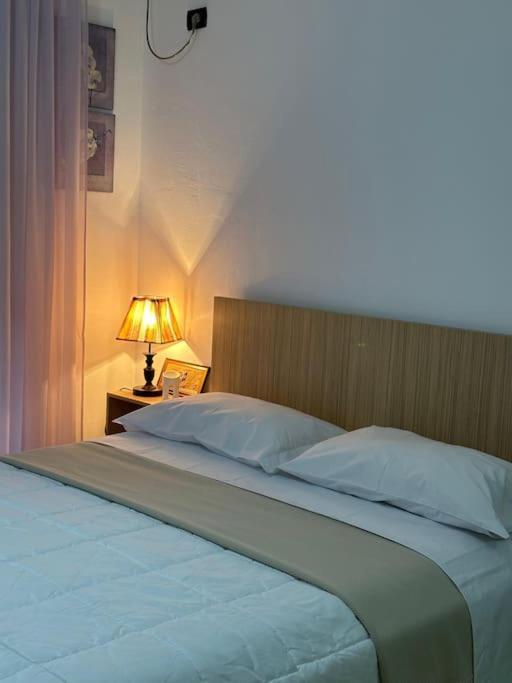 Studio Of Shpresa Vlore Exterior photo